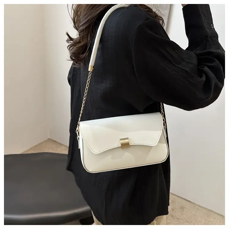 Women's Tan Leather Shoulder Bag with Chain Strap - Image 7