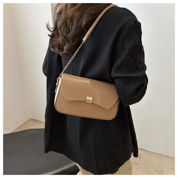 Women's Tan Leather Shoulder Bag with Chain Strap — feature 12