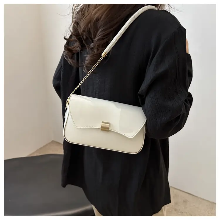 Women's Tan Leather Shoulder Bag with Chain Strap — feature 9