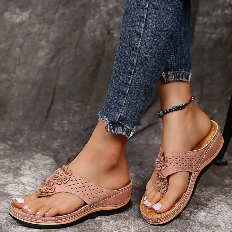 2024 Summer Cross-border Export Thick-soled Wedge-heeled Large Size Slippers Flip-flops Platform Sole Casual Fashion Versatile Women's Shoes — feature 1