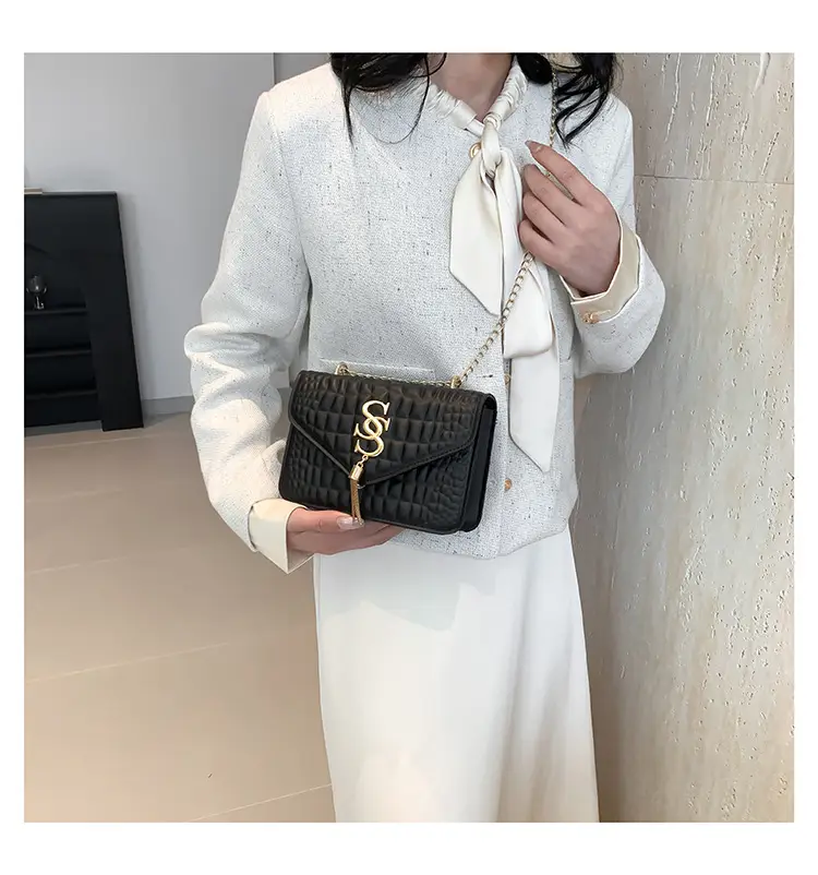 Women's Beige Croc Patch Chain Shoulder Bag — feature 18