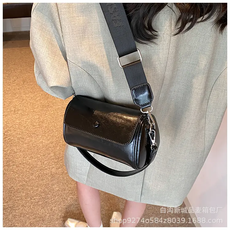 Women French Niche Crossbody Bag Cream Gold 2026 — feature 13