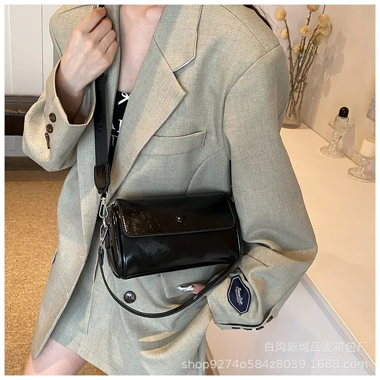 Women French Niche Crossbody Bag Cream Gold 2026 — feature 14