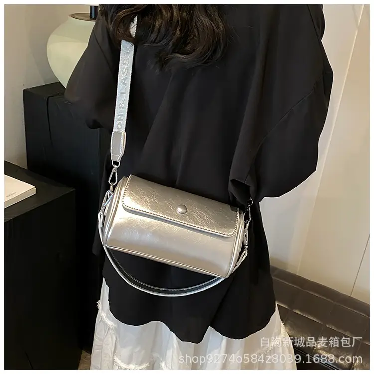 Women French Niche Crossbody Bag Cream Gold 2026 — feature 16