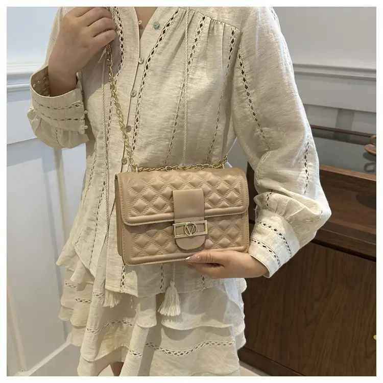 White Rhombic Chain Shoulder Bag for Women — feature 13
