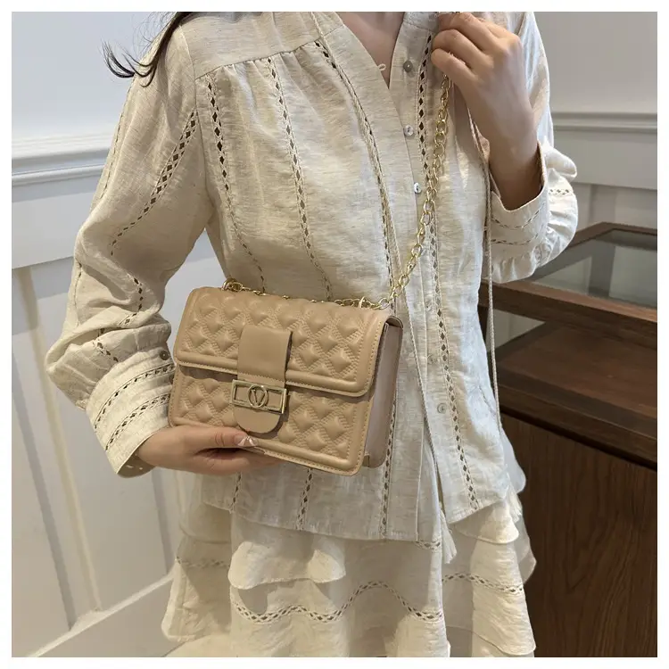 White Rhombic Chain Shoulder Bag for Women — feature 14