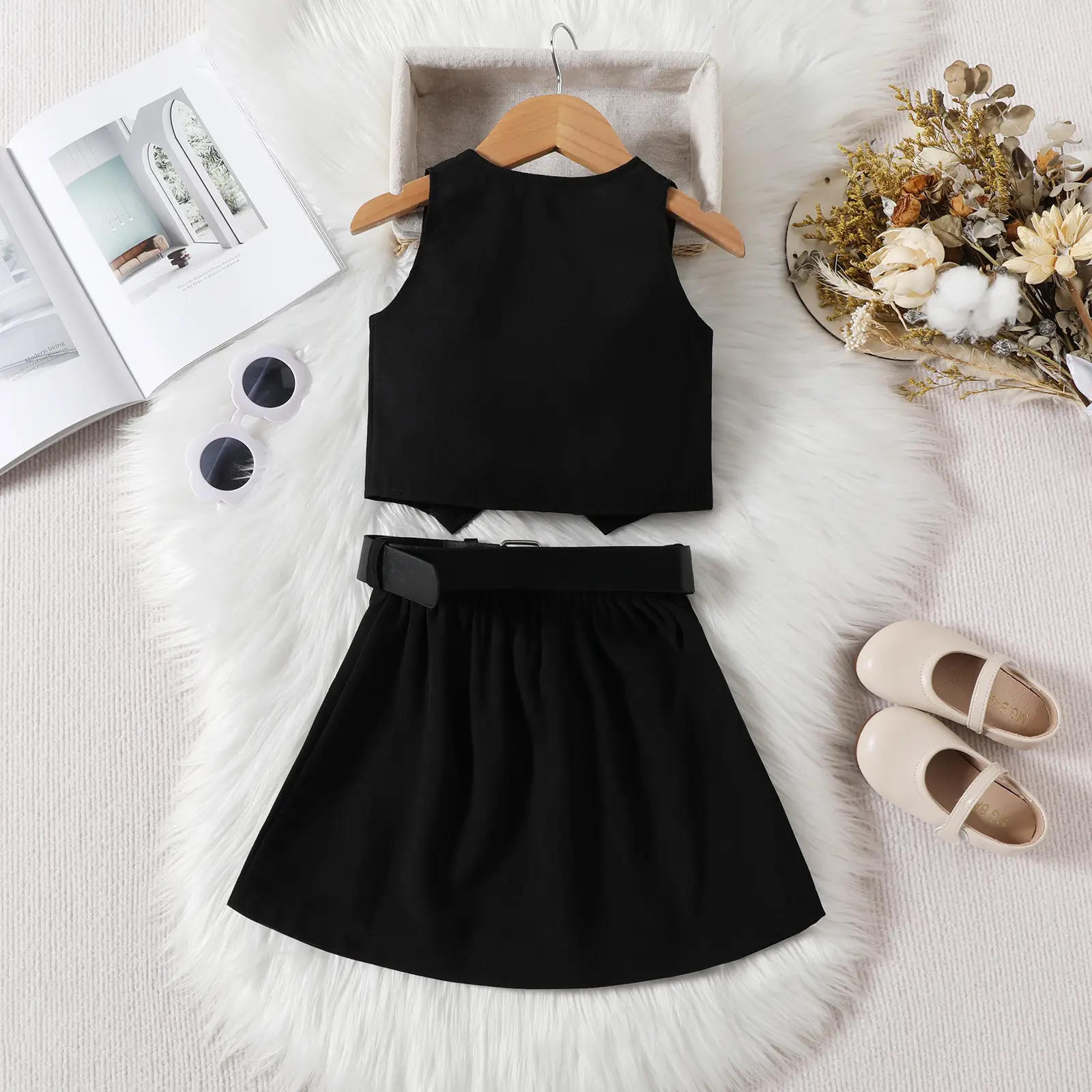 Black Sleeveless Vest Vest with Buckle Belt for Girls — feature 3