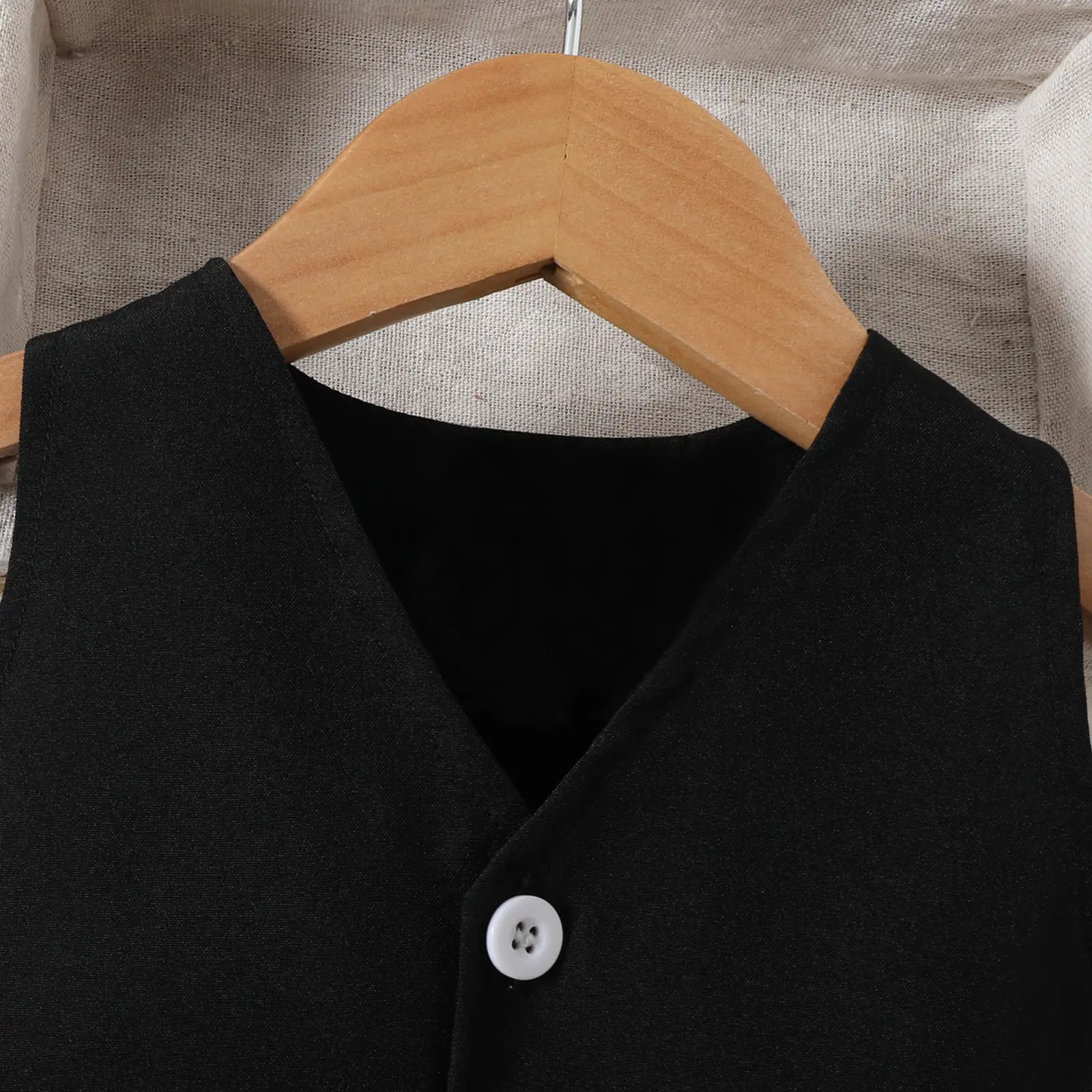 Black Sleeveless Vest Vest with Buckle Belt for Girls — feature 5