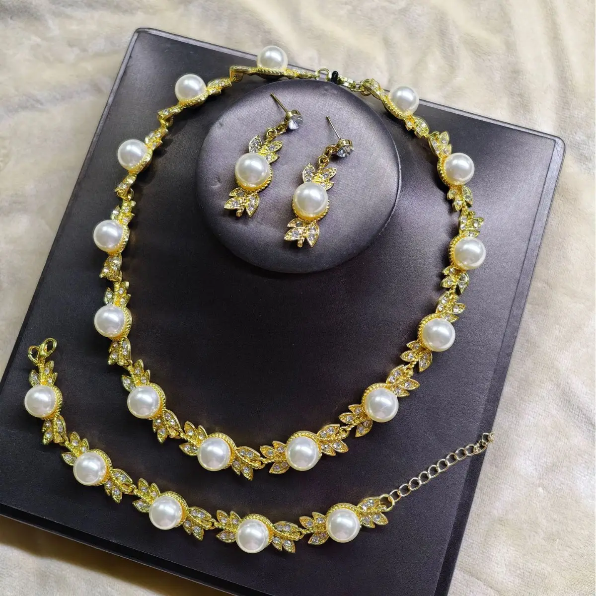Luxury Pearl Necklace Set for Women with Clavicle & Bracelet - Image 6