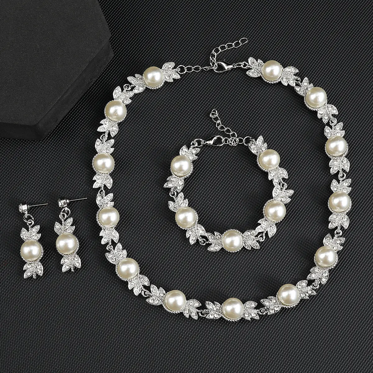 Luxury Pearl Necklace Set for Women with Clavicle & Bracelet - Image 7