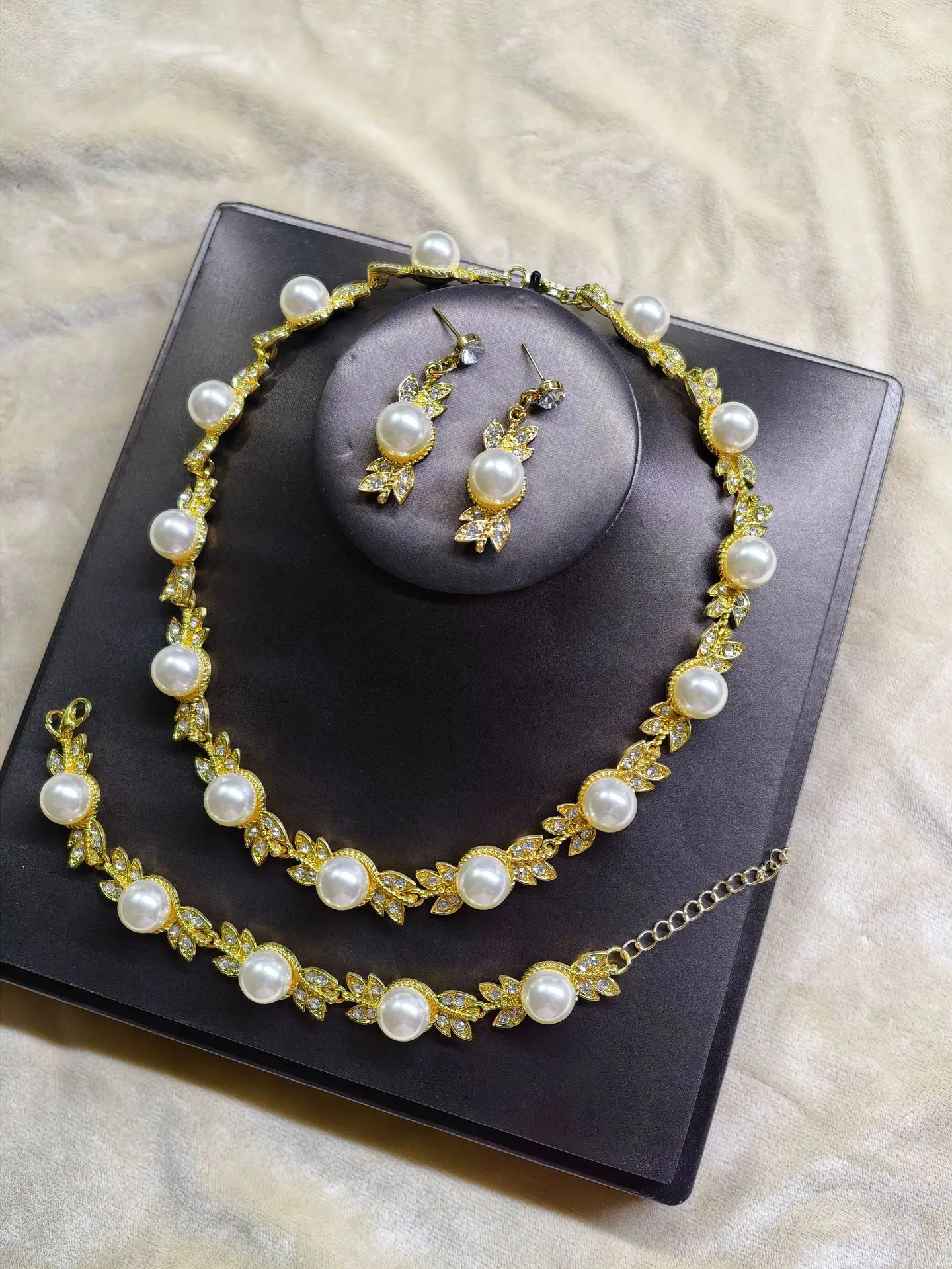 Luxury Pearl Necklace Set for Women with Clavicle & Bracelet — feature 15