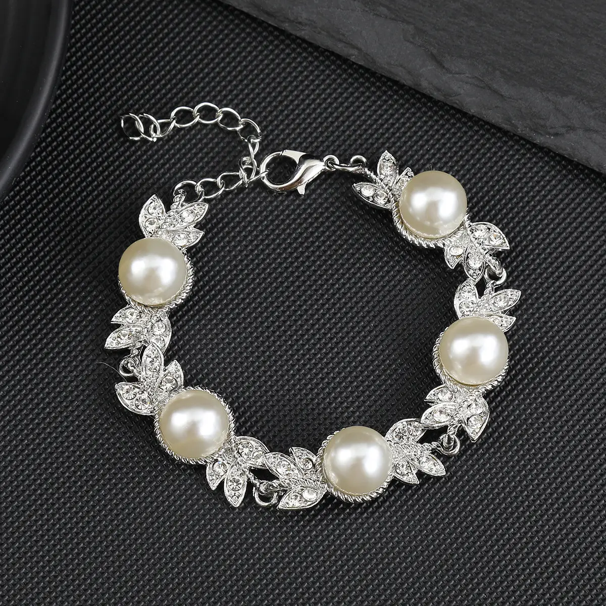 Luxury Pearl Necklace Set for Women with Clavicle & Bracelet — feature 18
