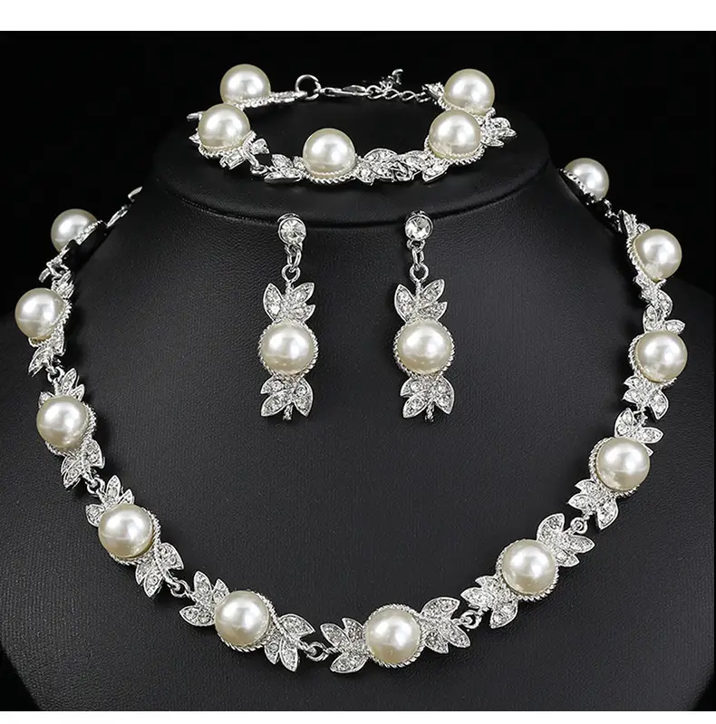 Luxury Pearl Necklace Set for Women with Clavicle & Bracelet — feature 8