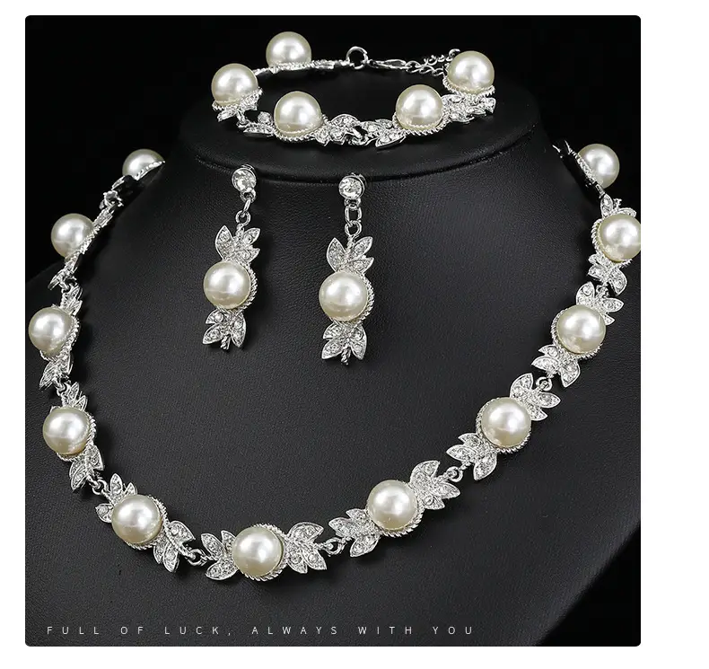 Luxury Pearl Necklace Set for Women with Clavicle & Bracelet — feature 9