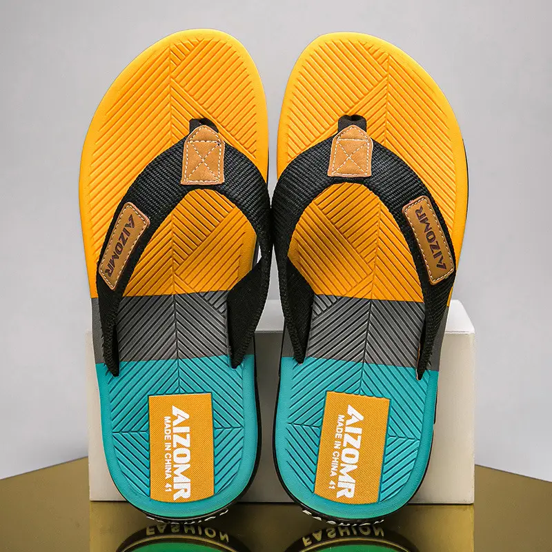 Cool Road Men's Trendy Flip-Flops Summer Home Outdoor Men's Sandals Non-Slip Wear-Resistant Soft-Soled Beach Shoes