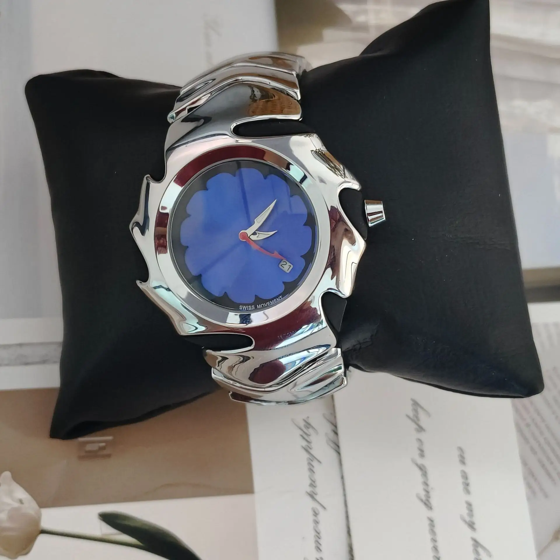 Special Shape Retro Watches for Men Silver Blue Dial — feature 2