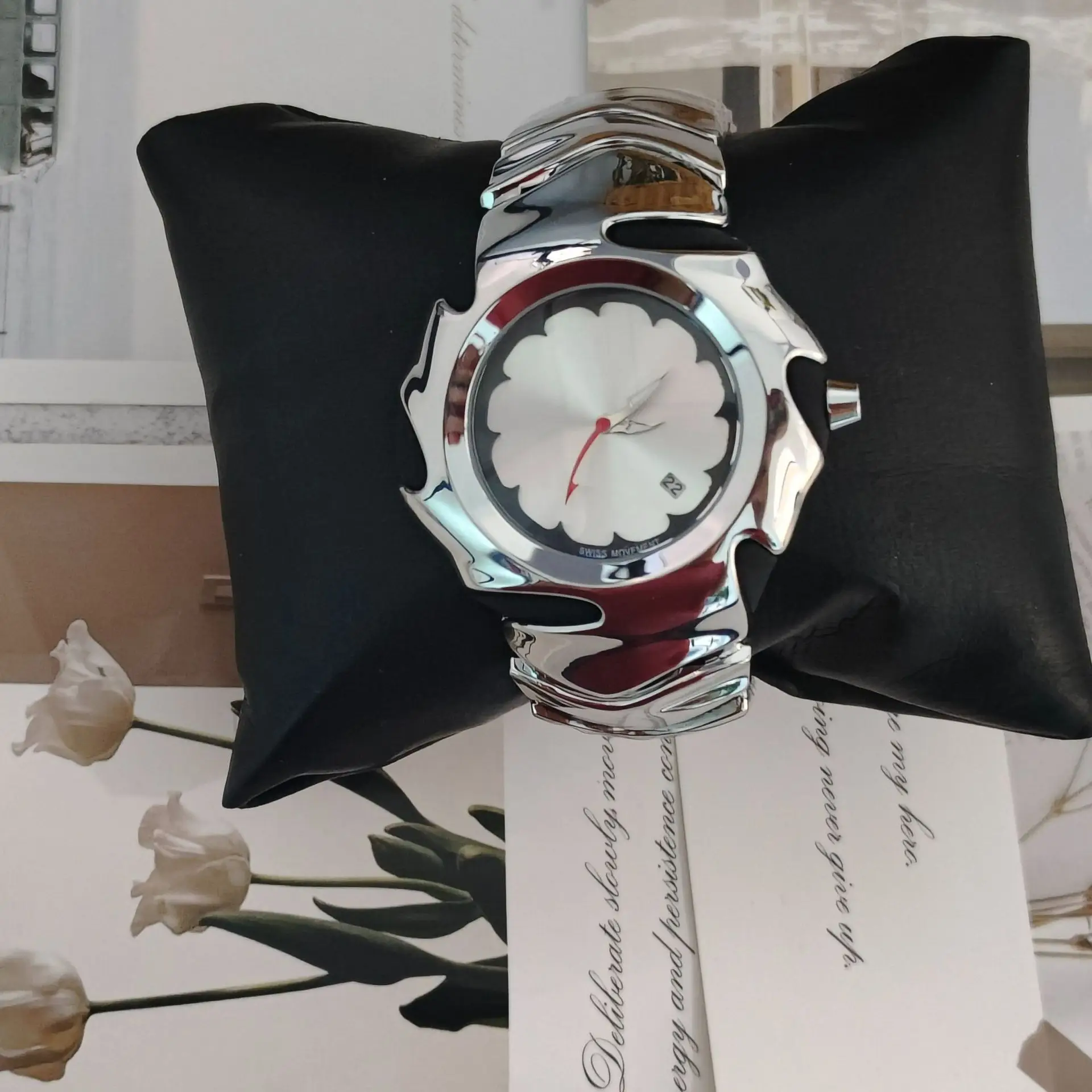 Special Shape Retro Watches for Men Silver Blue Dial — feature 3