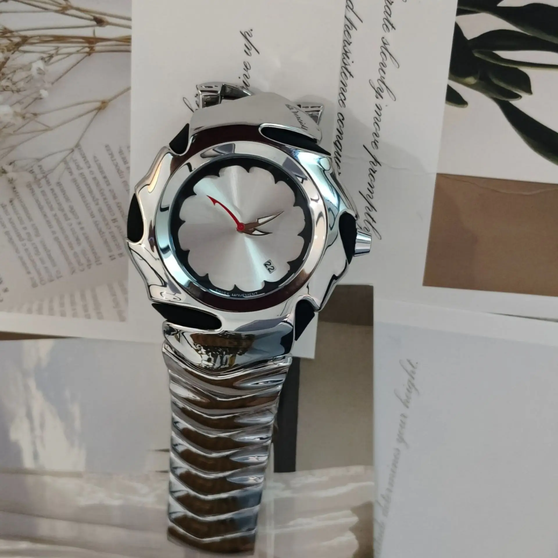 Special Shape Retro Watches for Men Silver Blue Dial — feature 5