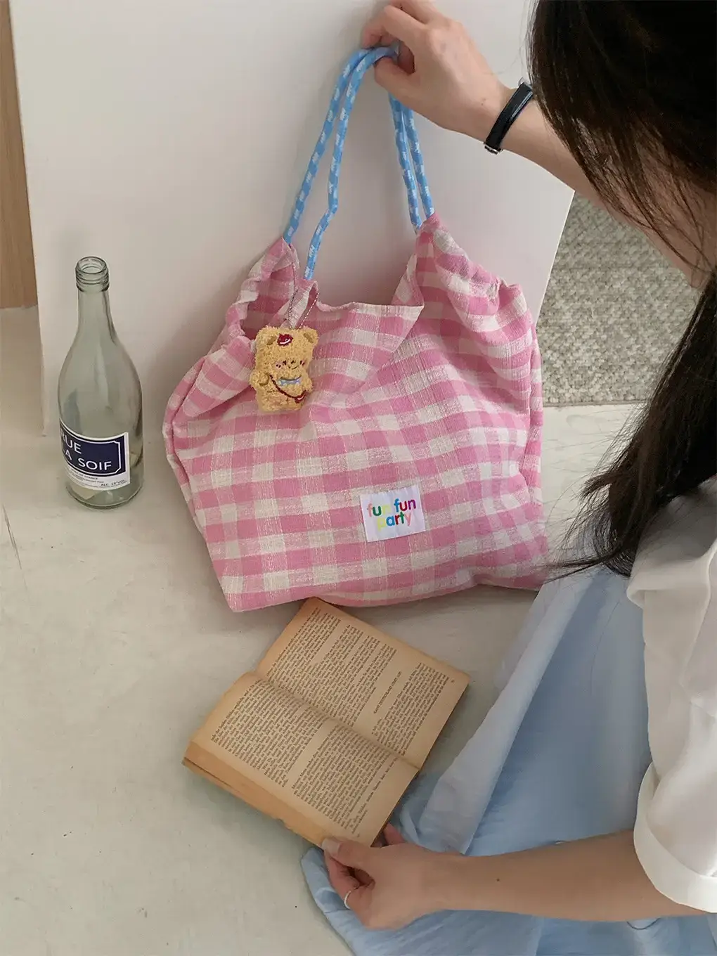 Cream Plaid Drawstring Tote Bag Large Capacity Travel Bag — feature 16