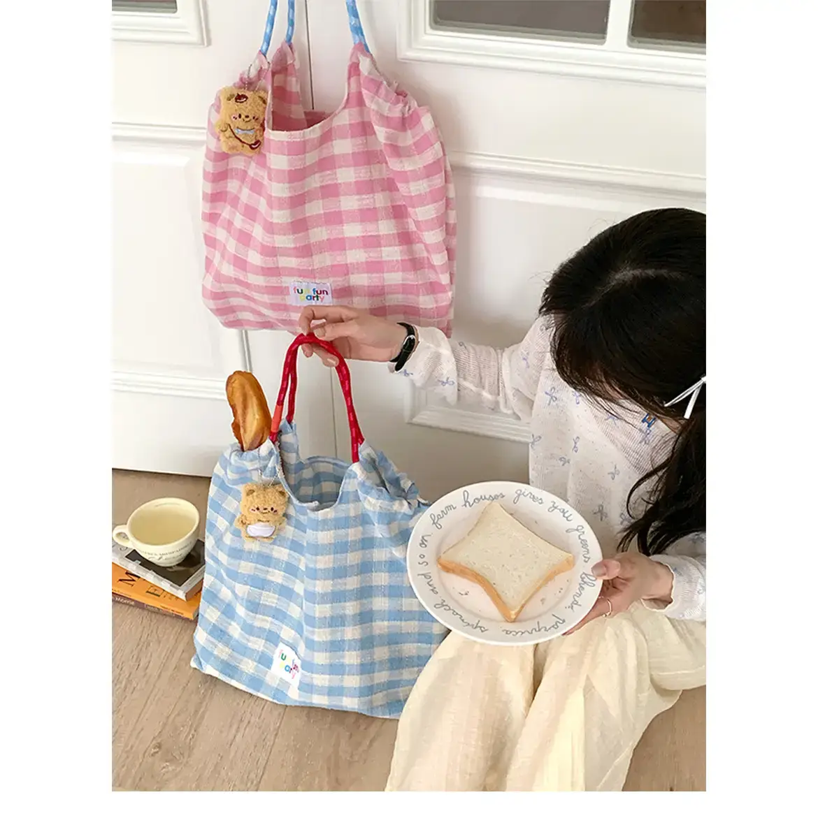 Cream Plaid Drawstring Tote Bag Large Capacity Travel Bag — feature 2