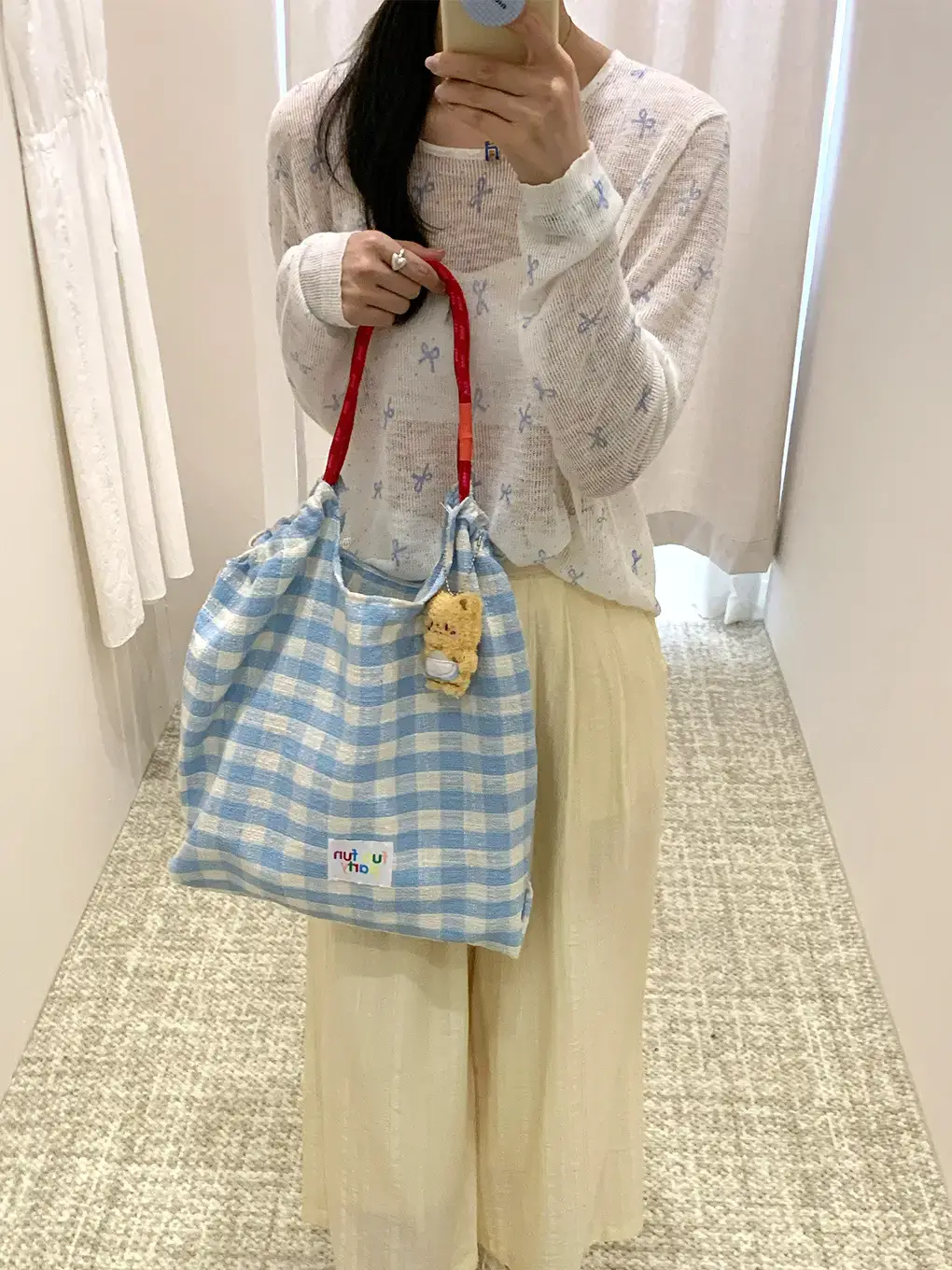 Cream Plaid Drawstring Tote Bag Large Capacity Travel Bag — feature 8