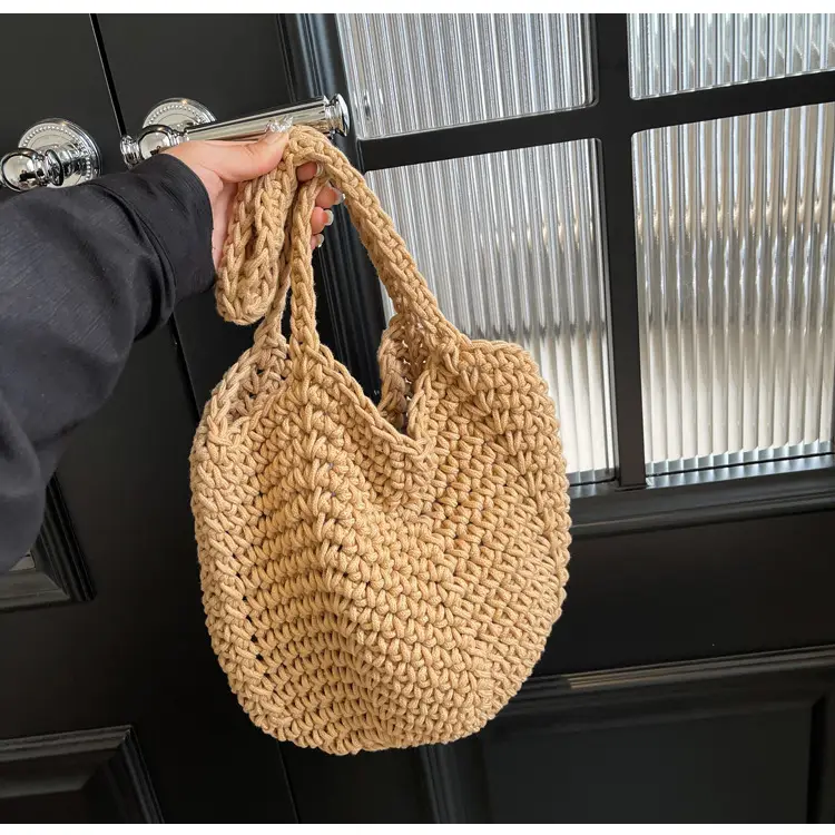 Women's Hollow Woven Bucket Bag Large Capacity Travel Bag - Image 3