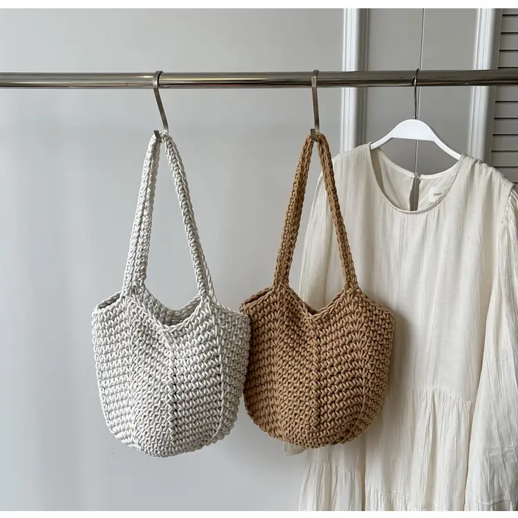 Women's Hollow Woven Bucket Bag Large Capacity Travel Bag - Image 4