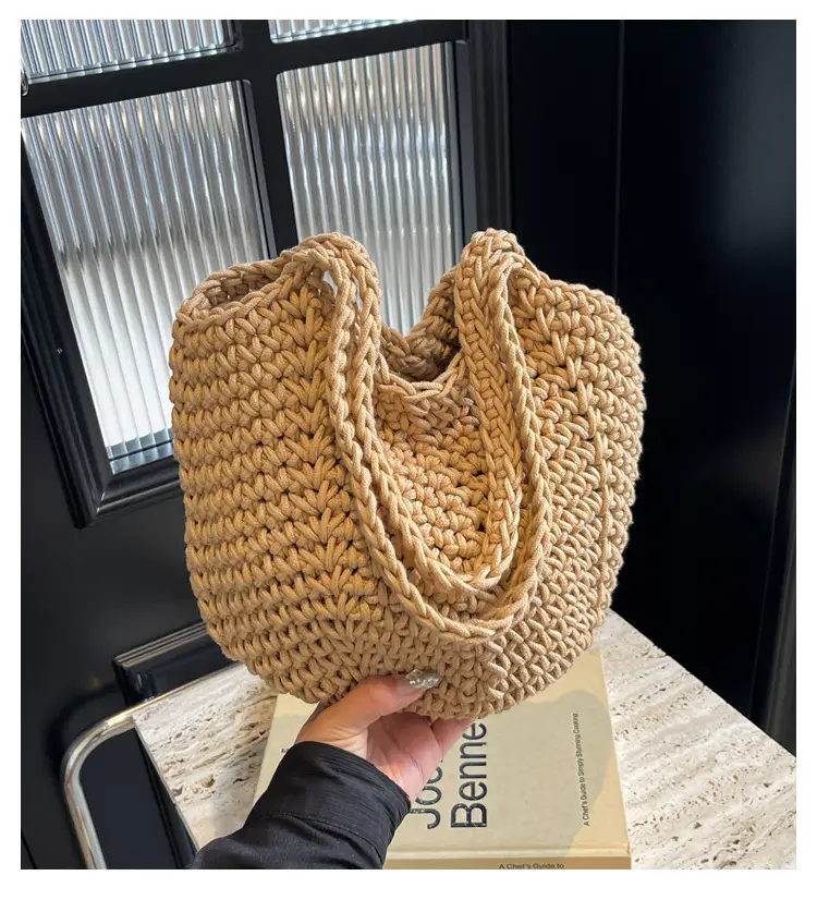 Women's Hollow Woven Bucket Bag Large Capacity Travel Bag — feature 2