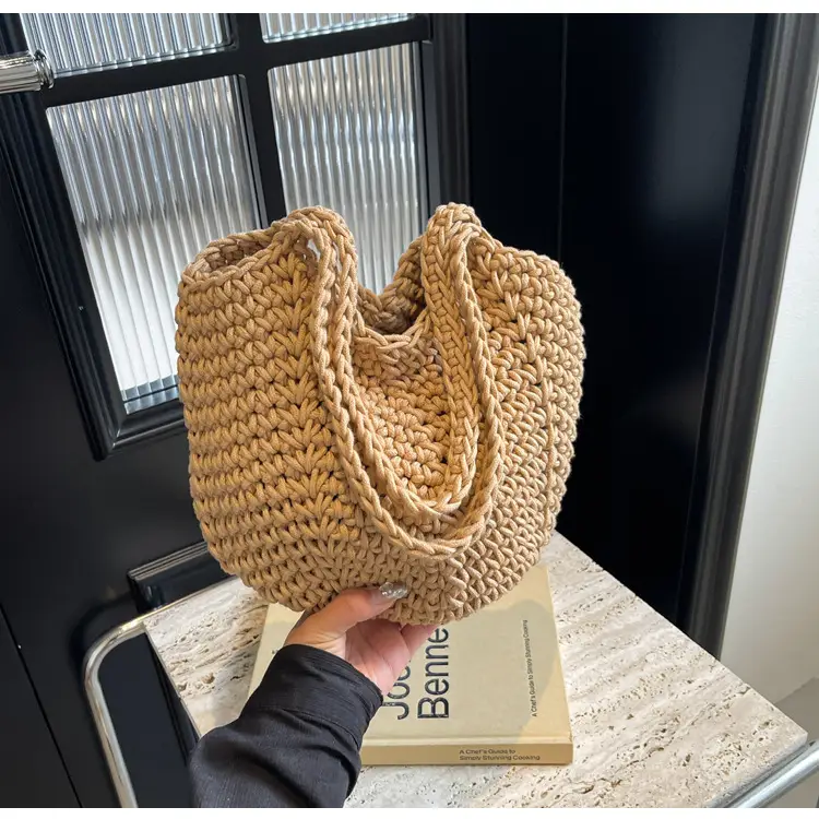 Women's Hollow Woven Bucket Bag Large Capacity Travel Bag - Image 2
