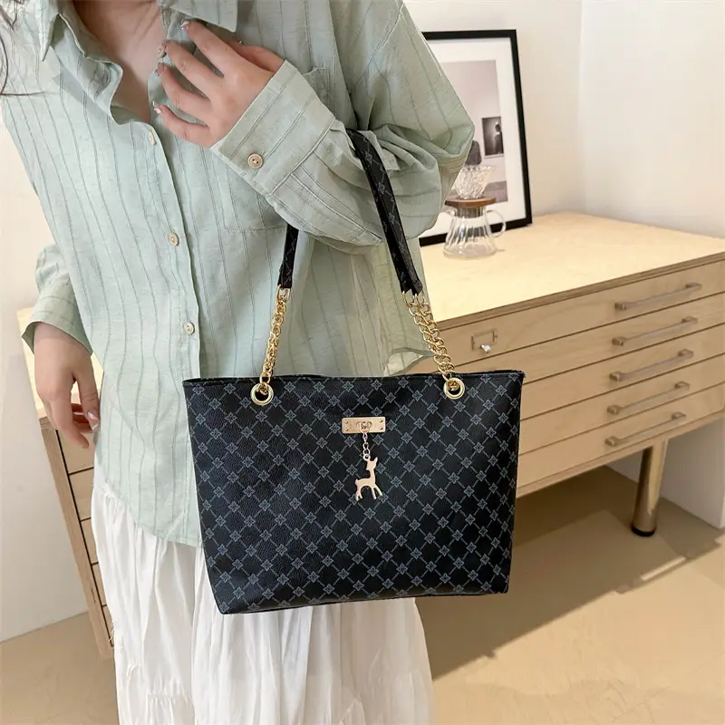 Vintage Textured Chain Shoulder Bag Women 2024 - Image 7