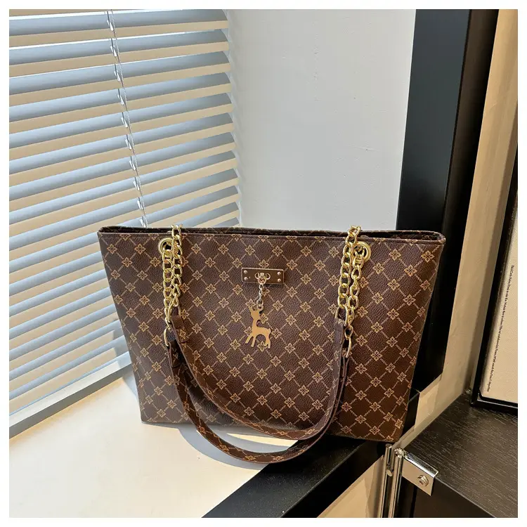 Vintage Textured Chain Shoulder Bag Women 2024 — feature 12