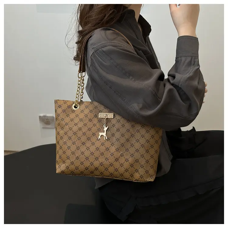 Vintage Textured Chain Shoulder Bag Women 2024 — feature 15