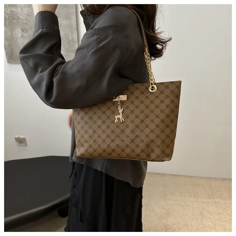 Vintage Textured Chain Shoulder Bag Women 2024 — feature 17