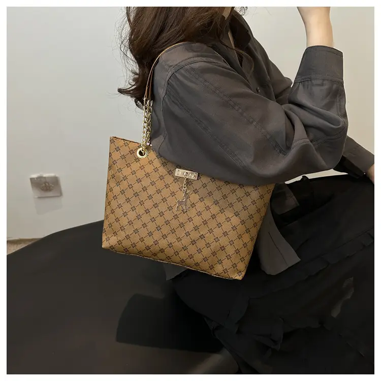 Vintage Textured Chain Shoulder Bag Women 2024 — feature 19