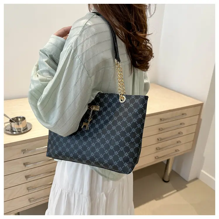 Vintage Textured Chain Shoulder Bag Women 2024 — feature 31