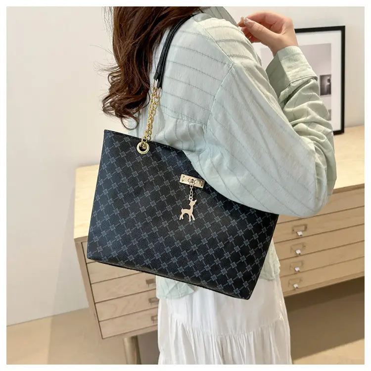 Vintage Textured Chain Shoulder Bag Women 2024 — feature 32