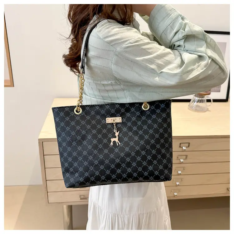 Vintage Textured Chain Shoulder Bag Women 2024 — feature 34