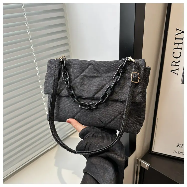 Women's Black Quilted Chain Shoulder Bag 2024 — feature 10