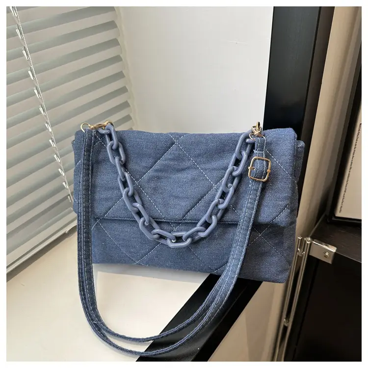 Women's Black Quilted Chain Shoulder Bag 2024 — feature 11