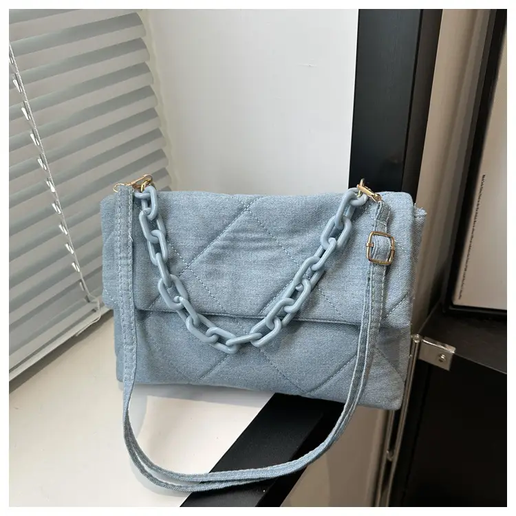 Women's Black Quilted Chain Shoulder Bag 2024 — feature 13