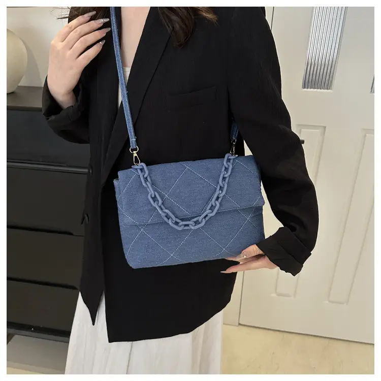 Women's Black Quilted Chain Shoulder Bag 2024 — feature 19