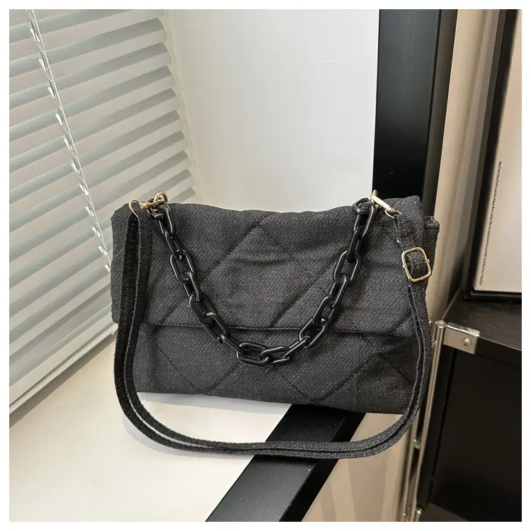 Women's Black Quilted Chain Shoulder Bag 2024 — feature 9