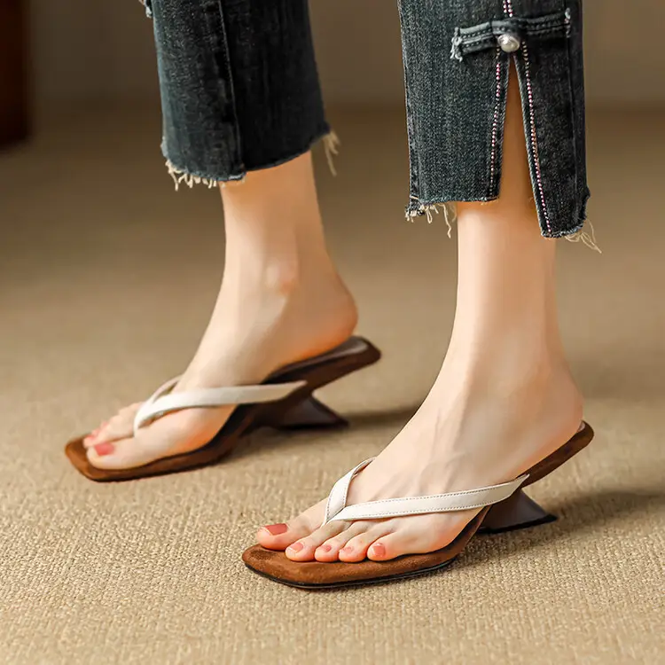 New Style Simple Color-matching Wedge Flip-flops Women's Summer Fashionable Outer Wearing Mid-heel Sandals - Image 4