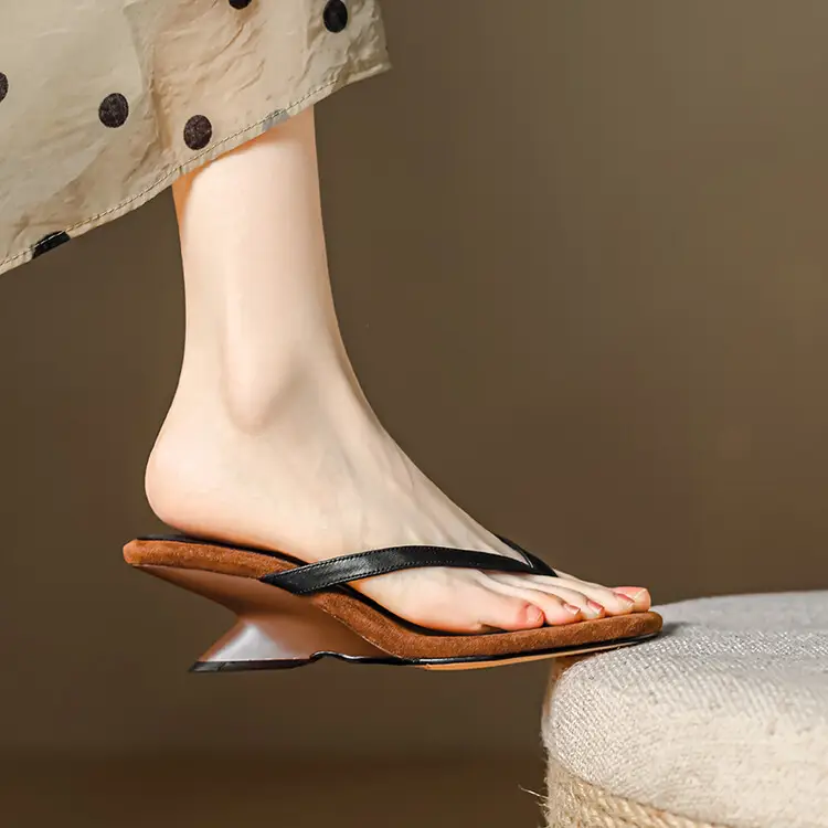 New Style Simple Color-matching Wedge Flip-flops Women's Summer Fashionable Outer Wearing Mid-heel Sandals - Image 6