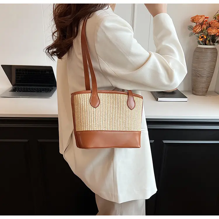 Women's Large Capacity Woven Straw Tote Bag Brown — feature 14