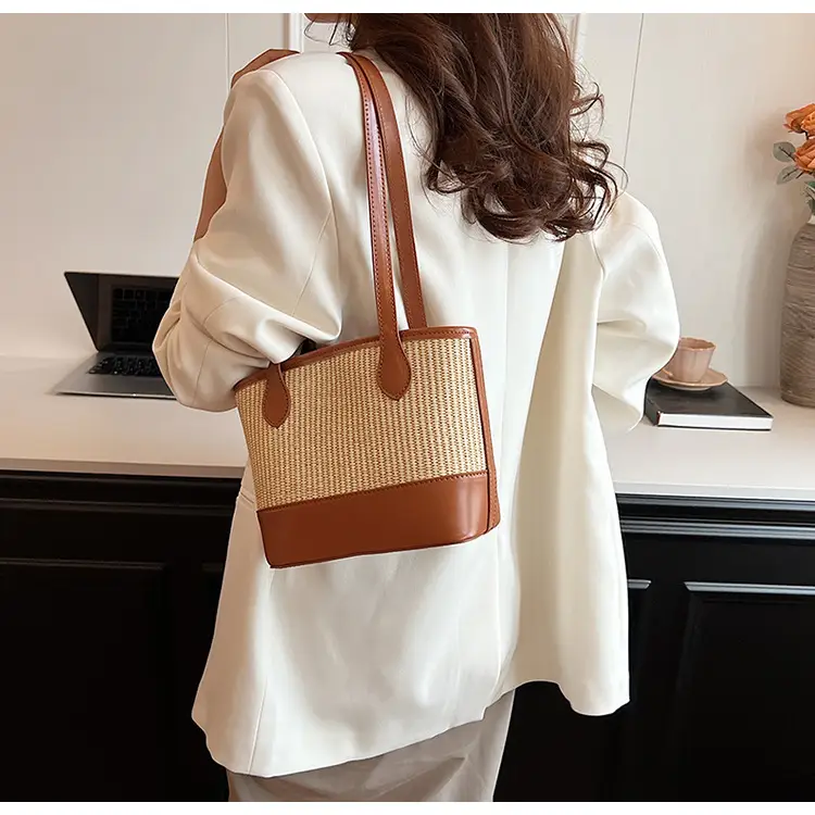 Women's Large Capacity Woven Straw Tote Bag Brown — feature 15