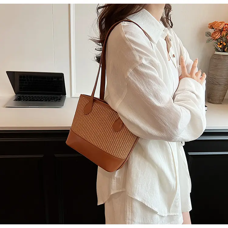 Women's Large Capacity Woven Straw Tote Bag Brown — feature 18