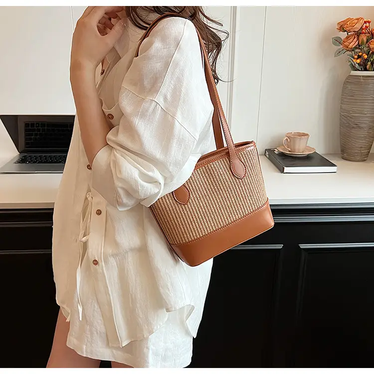 Women's Large Capacity Woven Straw Tote Bag Brown — feature 19