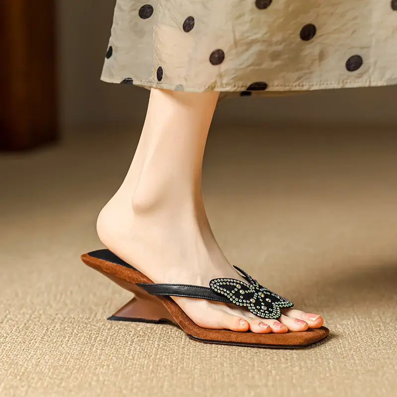 French Style Beautiful High Heel Sandals Women's Summer Outwear Fashionable Bow Rhinestone Sandals Flip Flops - Image 4