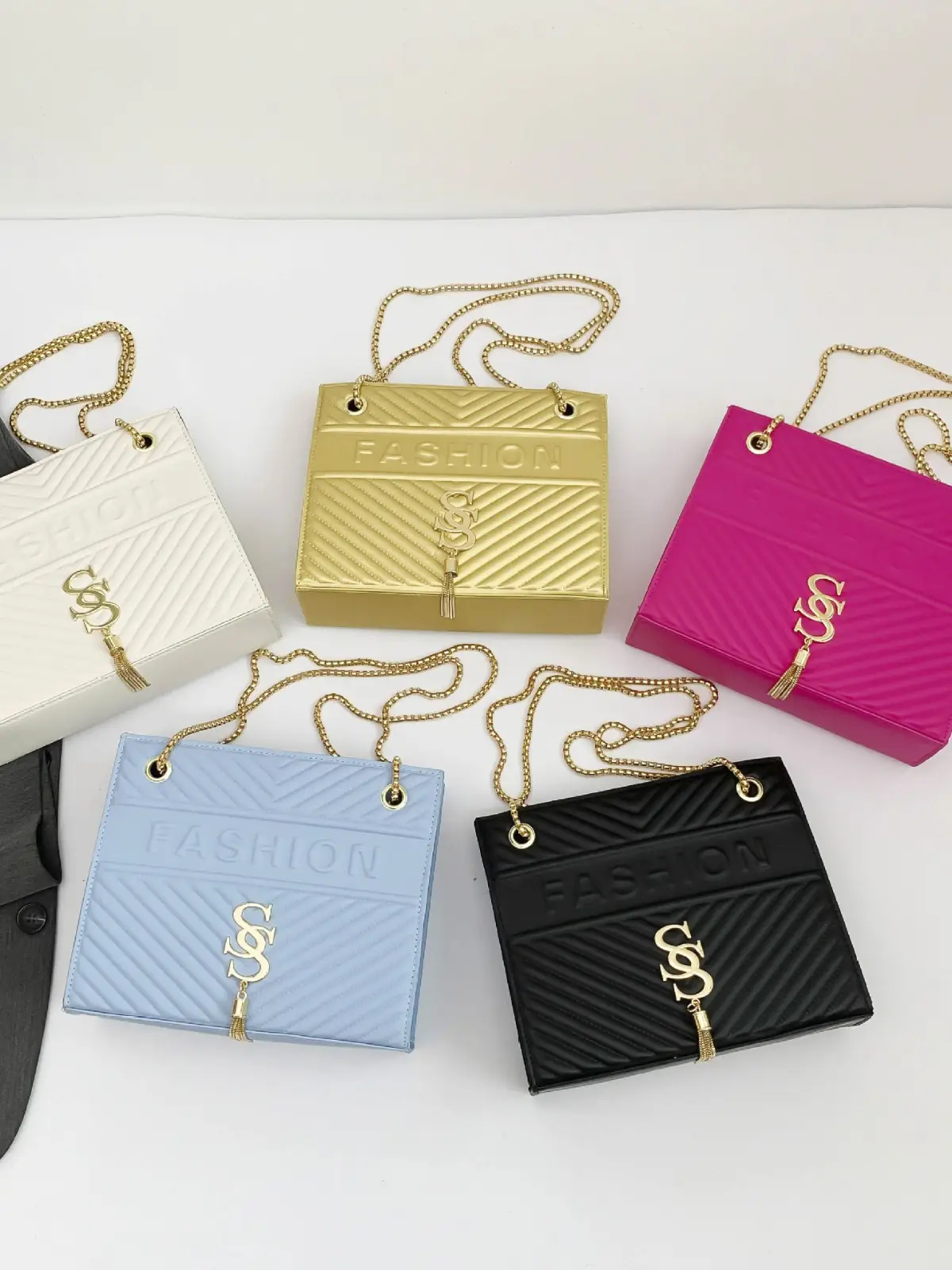 Elegant Gold Chain Crossbody Bag for Women 2024 - Image 6